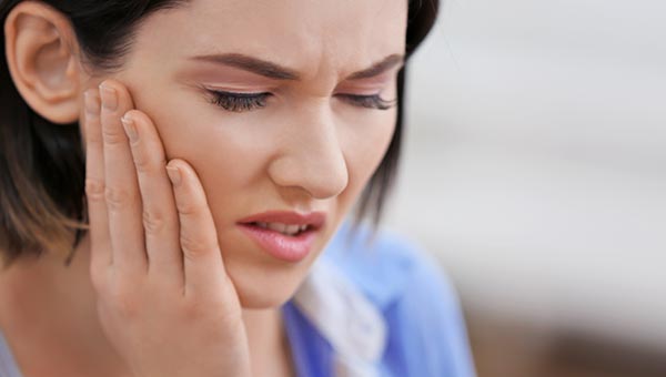 woman with jaw pain