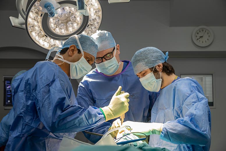 3 surgeons in surgery
