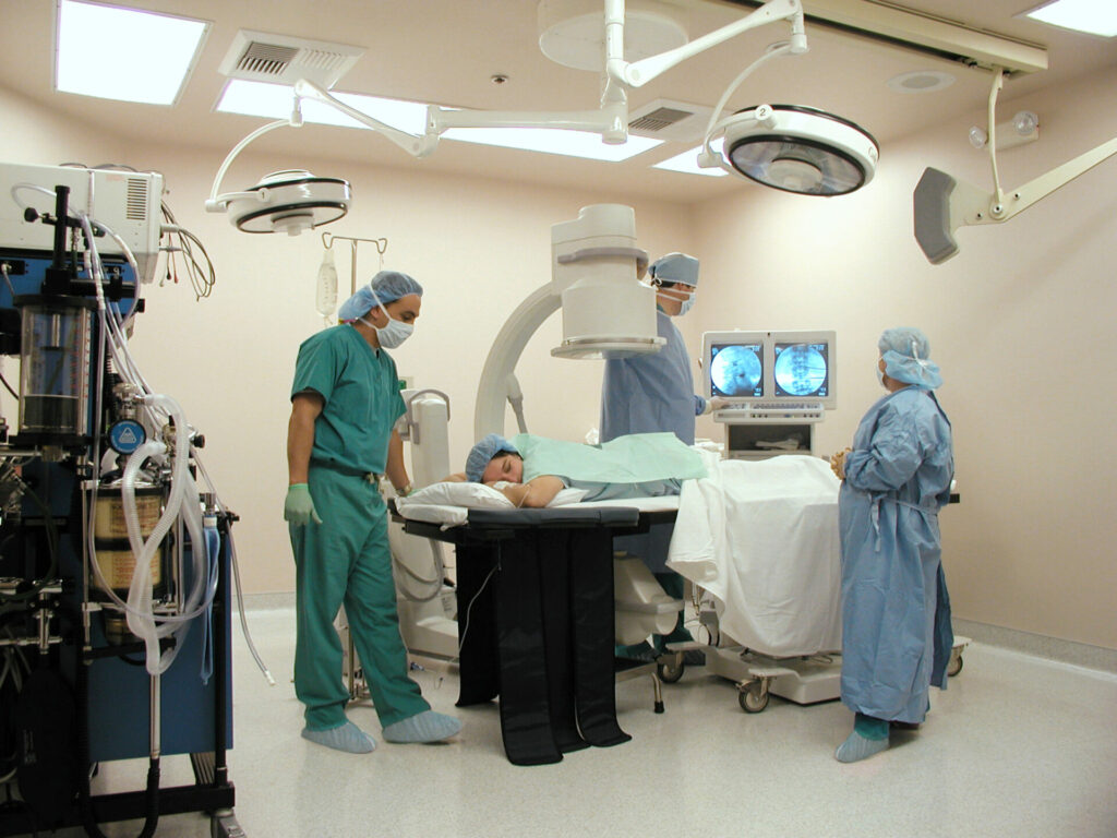 surgeons scanning spine in operating room